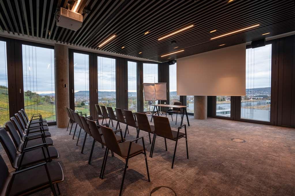 Radisson Blu Hotel At Porsche Design Tower Stuttgart Facilities photo