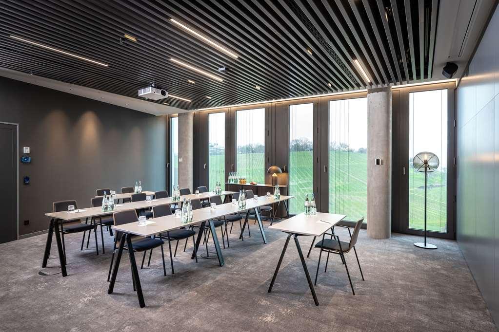 Radisson Blu Hotel At Porsche Design Tower Stuttgart Facilities photo