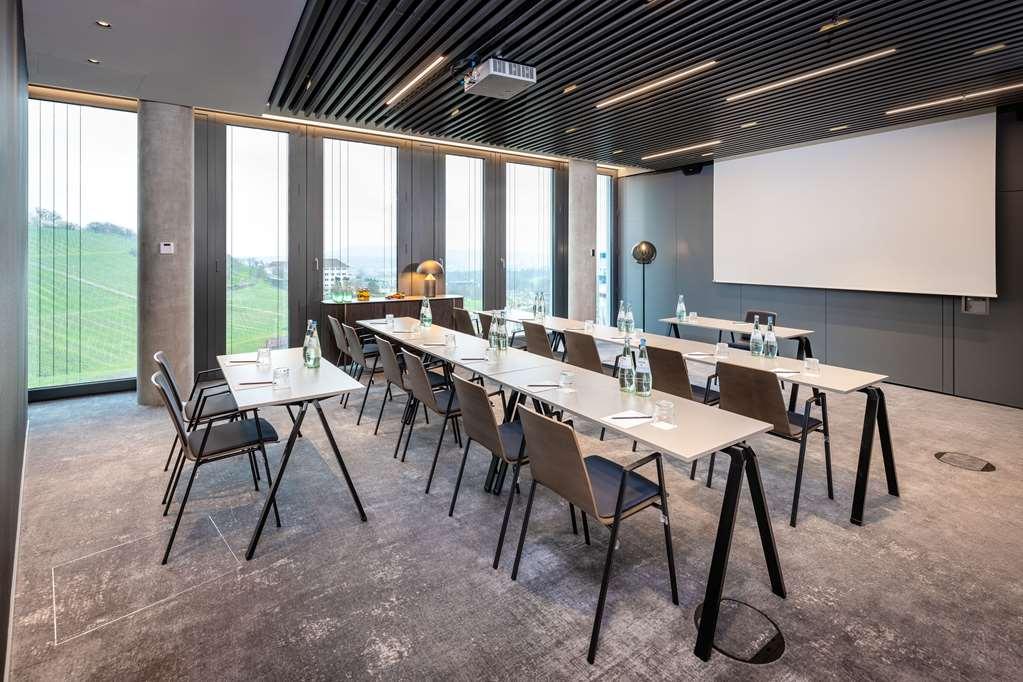 Radisson Blu Hotel At Porsche Design Tower Stuttgart Facilities photo