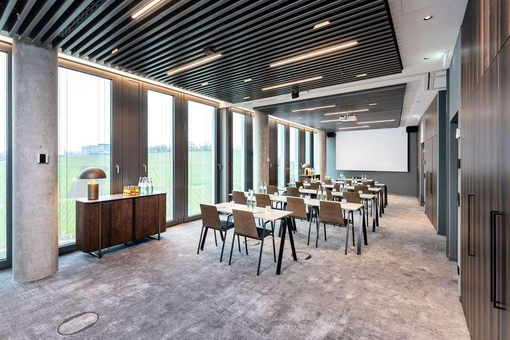 Radisson Blu Hotel At Porsche Design Tower Stuttgart Facilities photo