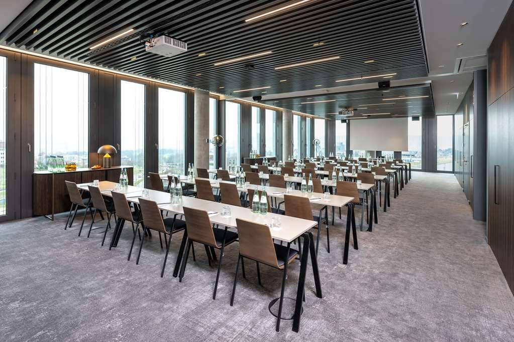 Radisson Blu Hotel At Porsche Design Tower Stuttgart Facilities photo