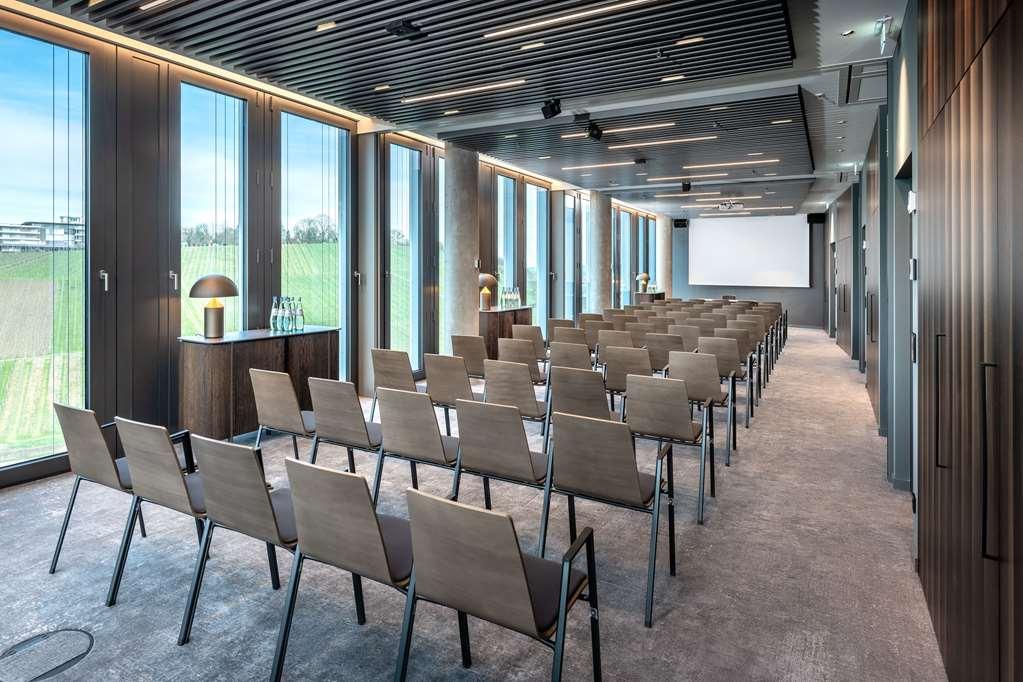 Radisson Blu Hotel At Porsche Design Tower Stuttgart Facilities photo