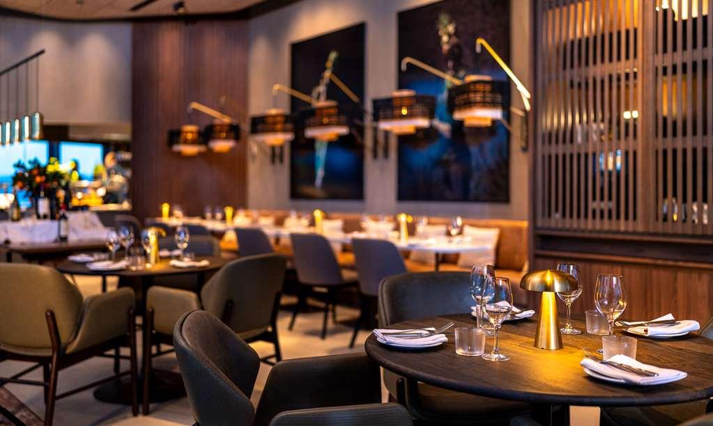 Radisson Blu Hotel At Porsche Design Tower Stuttgart Restaurant photo