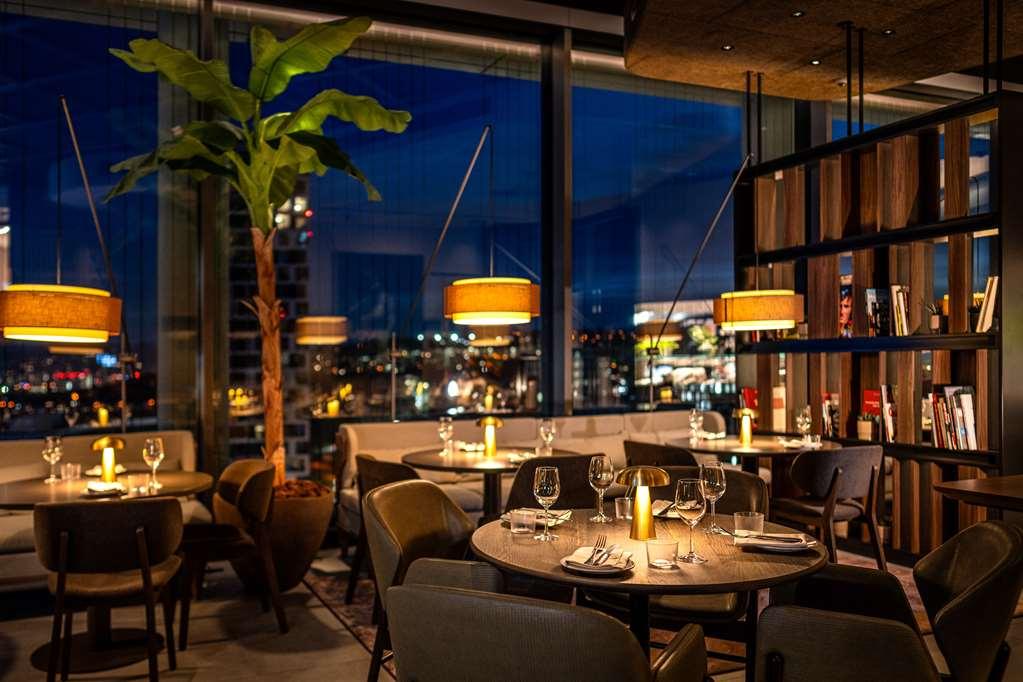 Radisson Blu Hotel At Porsche Design Tower Stuttgart Restaurant photo