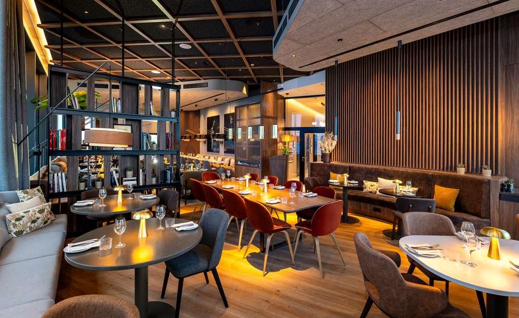 Radisson Blu Hotel At Porsche Design Tower Stuttgart Restaurant photo