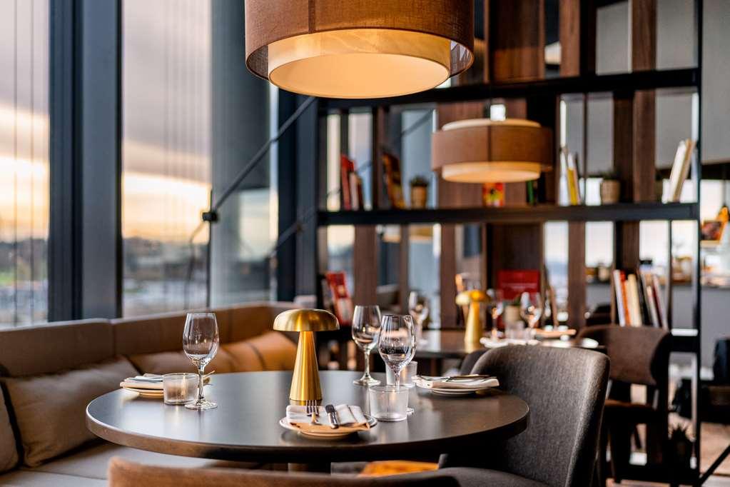 Radisson Blu Hotel At Porsche Design Tower Stuttgart Restaurant photo